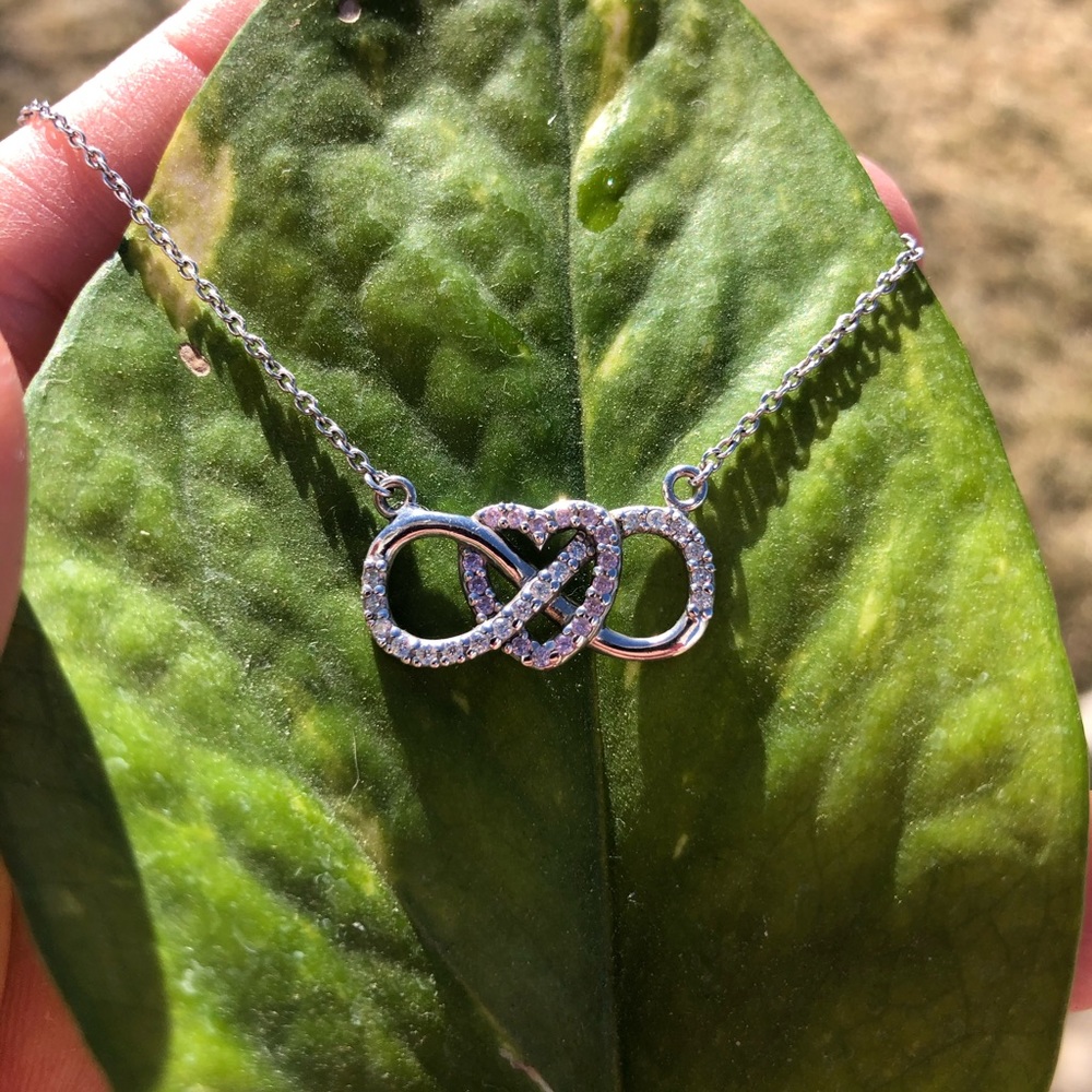 Dainty infinity heart necklace